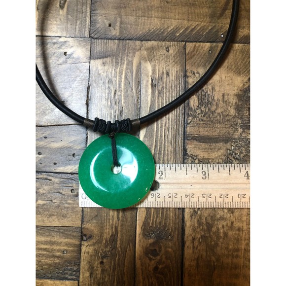 Beautiful Vintage Green Jade Donut 18" Chocker with Bead Closure - Picture 8 of 10